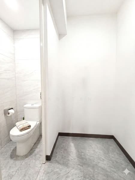 Normanton Park, 53 Normanton Park, 4 Bedrooms, 1,335 sqft, Condominium For Sale, by Jan Tan, 500151621 - 4th Bathroom & Helper’s room/store room - PropertyGuru.com.sg