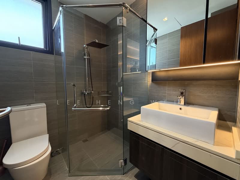 Jalan Jarak, Jalan Jarak, 6 Bedrooms, 5,255 sqft, Semi-Detached House For Sale, by Lee Heng Wei, 500151629 - Bathroom - PropertyGuru.com.sg