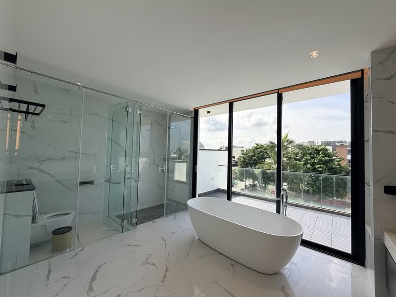Jalan Jarak, Jalan Jarak, 6 Bedrooms, 5,255 sqft, Semi-Detached House For Sale, by Lee Heng Wei, 500151629 - Bathroom - PropertyGuru.com.sg