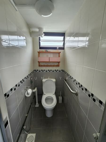 3 Saint George's Road, 3 Saint George's Road, 2 Bedrooms, 753 sqft, HDB Flat For Sale, by June Yap, 500151638 - Bathroom - PropertyGuru.com.sg