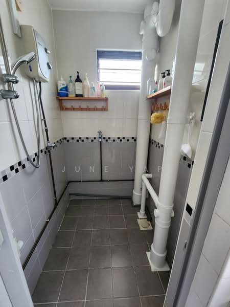 3 Saint George's Road, 3 Saint George's Road, 2 Bedrooms, 753 sqft, HDB Flat For Sale, by June Yap, 500151638 - Bathroom - PropertyGuru.com.sg