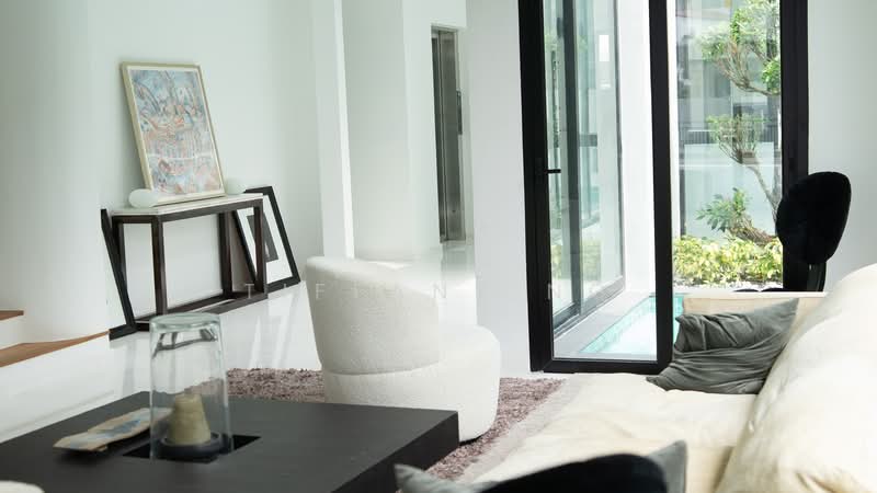 Rosyth Road, , 6 Bedrooms, 9,422 sqft, Semi-Detached House For Sale, by Tiffany Ng, 500151670 - Living Room - PropertyGuru.com.sg
