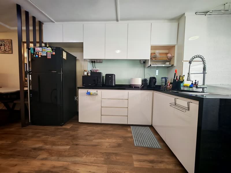 443 Ang Mo Kio Avenue 10, 443 Ang Mo Kio Avenue 10, 2 Bedrooms, 882 sqft, HDB Flat For Sale, by Kris Poh, 500151695 - Kitchen - PropertyGuru.com.sg