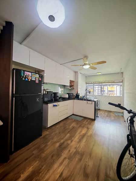 443 Ang Mo Kio Avenue 10, 443 Ang Mo Kio Avenue 10, 2 Bedrooms, 882 sqft, HDB Flat For Sale, by Kris Poh, 500151695 - Kitchen - PropertyGuru.com.sg