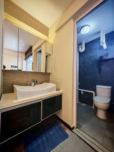 443 Ang Mo Kio Avenue 10, 443 Ang Mo Kio Avenue 10, 2 Bedrooms, 882 sqft, HDB Flat For Sale, by Kris Poh, 500151695 - Bathroom - PropertyGuru.com.sg