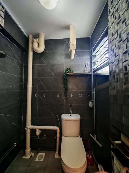 443 Ang Mo Kio Avenue 10, 443 Ang Mo Kio Avenue 10, 2 Bedrooms, 882 sqft, HDB Flat For Sale, by Kris Poh, 500151695 - Bathroom - PropertyGuru.com.sg