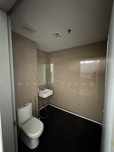 Vertex, 33 Ubi Avenue 3, 2,293 sqft, Light Industrial (B1) For Sale, by Mandy Huang, 500151711 - Bathroom - CommercialGuru.com.sg