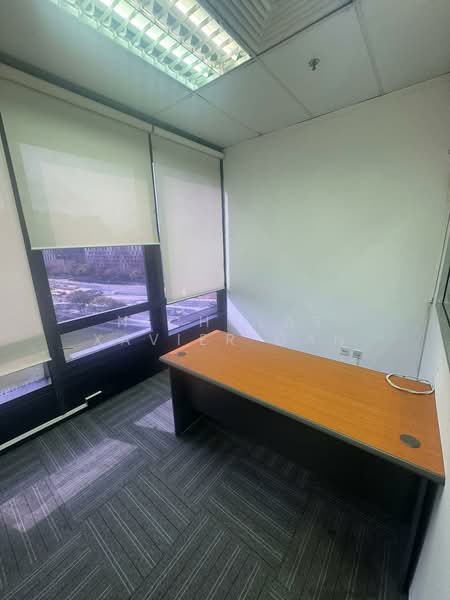 Sim Lim Square, 1 Rochor Canal Road, Beach Road / Bugis / Rochor, 1,400 sqft, Office For Sale, by Nicholas Xavier Gan, 500151712 - Study - CommercialGuru.com.sg