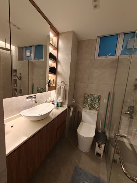 Villa De West, 385 Pasir Panjang Road, 3 Bedrooms, 2,013 sqft, Condominium For Rent, by Fidelia Tan, 500151722 - Bathroom - PropertyGuru.com.sg
