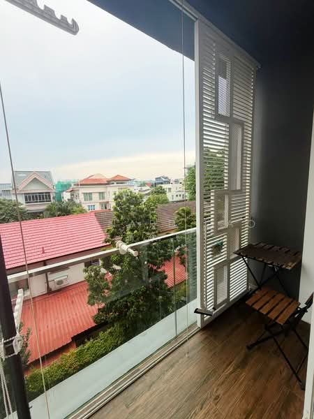 Hilbre28, 68 Hillside Drive, 3 Bedrooms, 807 sqft, Condominium For Sale, by Leonard Gao 高永飞, 500151727 - Balcony - PropertyGuru.com.sg