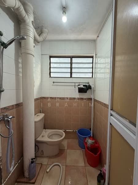 123 Yishun Street 11, 123 Yishun Street 11, 2 Bedrooms, 731 sqft, HDB Flat For Sale, by Ahmad Ibrahim, 500151728 - Bathroom - PropertyGuru.com.sg