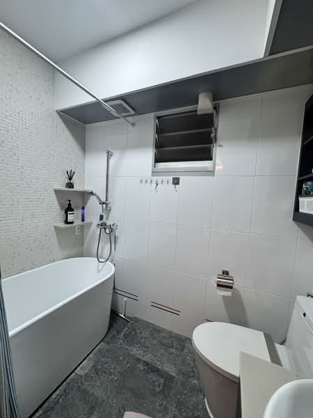 461A Bukit Batok West Avenue 8, 461A Bukit Batok West Avenue 8, 3 Bedrooms, 1,227 sqft, HDB Flat For Sale, by Evelyn Lo, 500151735 - Bathroom - PropertyGuru.com.sg