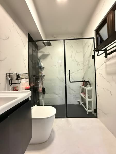 299B Compassvale Street, 299B Compassvale Street, 4 Bedrooms, 1,442 sqft, HDB Flat For Sale, by Kavin Kuah, 500151742 - Bathroom - PropertyGuru.com.sg
