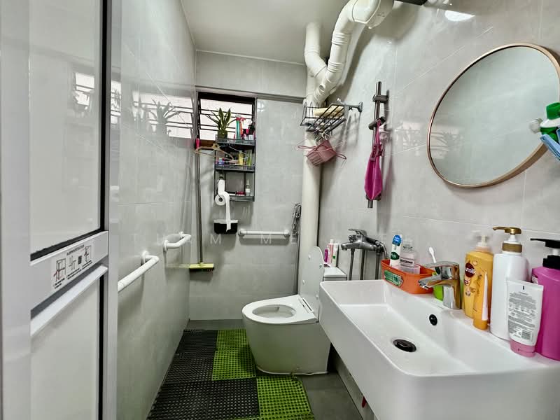 166 Bishan Street 13, 166 Bishan Street 13, 3 Bedrooms, 947 sqft, HDB Flat For Sale, by Tham Mei See, 500151744 - Bathroom - PropertyGuru.com.sg