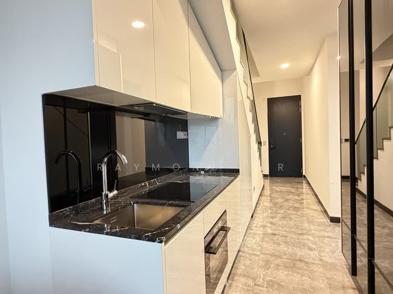 Midtown Bay, 122 Beach Road, 3 Bedrooms, 1,023 sqft, Condominium For Rent, by Raymond Ler, 500151759 - Kitchen - PropertyGuru.com.sg