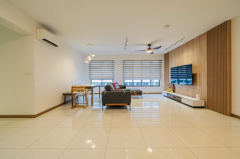 620A Tampines Street 61, 620A Tampines Street 61, 3 Bedrooms, 1,216 sqft, HDB Flat For Sale, by R Z Yeo, 500151771 - Living Room - PropertyGuru.com.sg