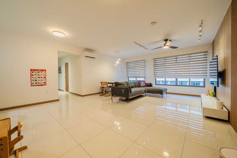 620A Tampines Street 61, 620A Tampines Street 61, 3 Bedrooms, 1,216 sqft, HDB Flat For Sale, by R Z Yeo, 500151771 - Living Room - PropertyGuru.com.sg
