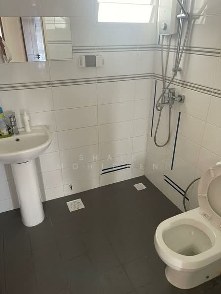8A Upper Boon Keng Road, 8A Upper Boon Keng Road, 3 Bedrooms, 1,001 sqft, HDB Flat For Rent, by Shaik Mohideen, 500151794 - Bathroom - PropertyGuru.com.sg