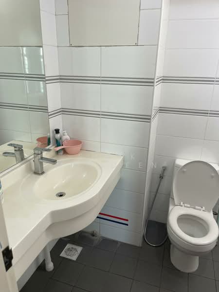 8A Upper Boon Keng Road, 8A Upper Boon Keng Road, 3 Bedrooms, 1,001 sqft, HDB Flat For Rent, by Shaik Mohideen, 500151794 - Bathroom - PropertyGuru.com.sg