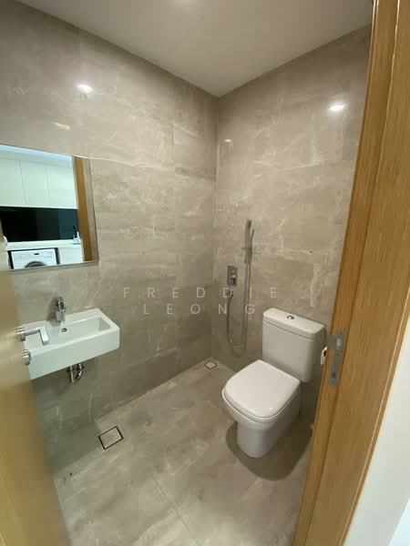 6 Derbyshire, 6 Derbyshire Road, 2 Bedrooms, 829 sqft, Condominium For Rent, by Freddie Leong, 500151806 - Bathroom - PropertyGuru.com.sg