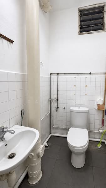 157 Ang Mo Kio Ave 4, 157 Ang Mo Kio Ave 4, 743 sqft, Shop / Shophouse For Rent, by Sherry Tang (邓民洁), 500151820 - Bathroom - CommercialGuru.com.sg