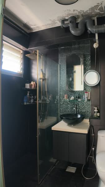 124 Pasir Ris Street 11, 124 Pasir Ris Street 11, 3 Bedrooms, 1,216 sqft, HDB Flat For Sale, by Fezra Fadzil, 500151825 - Master Bathroom - PropertyGuru.com.sg