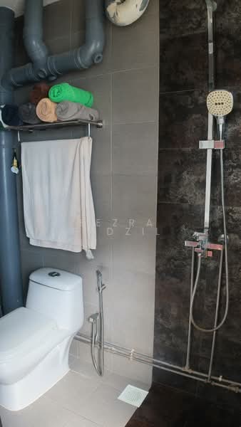 124 Pasir Ris Street 11, 124 Pasir Ris Street 11, 3 Bedrooms, 1,216 sqft, HDB Flat For Sale, by Fezra Fadzil, 500151825 - Common Bathroom - PropertyGuru.com.sg