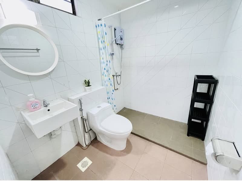 Sixth Avenue Centre, 805 Bukit Timah Road, Room Rental, 200 sqft, Apartment For Rent, by Liau Li Jun, 500151837 - Bathroom - PropertyGuru.com.sg