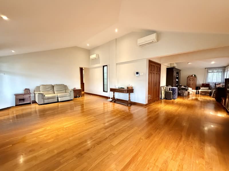 Rare Kew Estate 3-Storey Bungalow Offering Expansive Garden Space and a Pool, Kew, 6 Bedrooms, 11,644 sqft, Bungalow House For Sale, by Veann Lee 李慧瑜, 500151838 - Attic - Master BR - PropertyGuru.com.sg