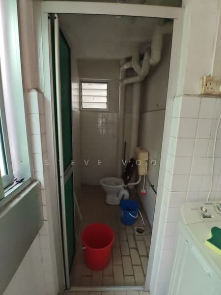 698 Hougang Street 61, 698 Hougang Street 61, 2 Bedrooms, 689 sqft, HDB Flat For Rent, by Steve Voon, 500151841 - Bathroom - PropertyGuru.com.sg