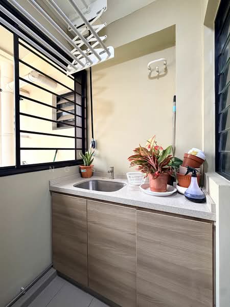 463B Bukit Batok Street 41, 463B Bukit Batok Street 41, 3 Bedrooms, 1,216 sqft, HDB Flat For Sale, by Ng Shi Qin, 500151845 - Balcony - PropertyGuru.com.sg