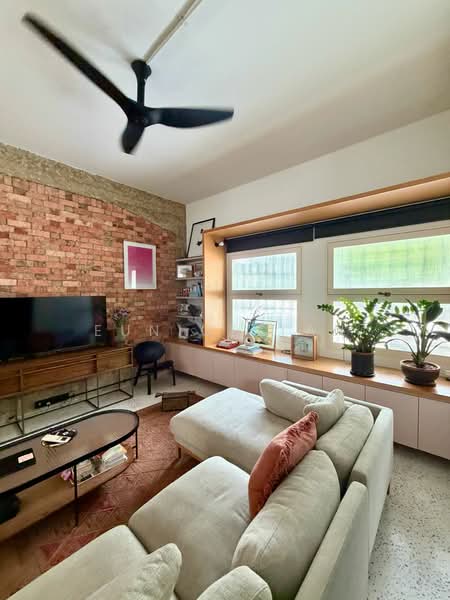The Perfect One Bedder at Tiong Bahru, , 1 Bedroom, 1,250 sqft, Walk-up Apartment For Rent, by Eunice Tan, 500151849 - Living Room - PropertyGuru.com.sg