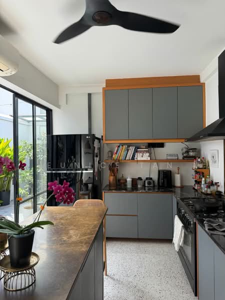 The Perfect One Bedder at Tiong Bahru, , 1 Bedroom, 1,250 sqft, Walk-up Apartment For Rent, by Eunice Tan, 500151849 - Kitchen - PropertyGuru.com.sg
