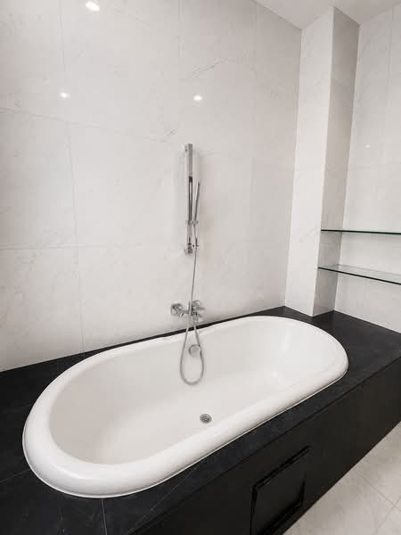 Punggol 24th Ave, Punggol 24th Ave, 6 Bedrooms, 4,692 sqft, Bungalow House For Rent, by Shawn Wang, 500151851 - Bathroom - PropertyGuru.com.sg