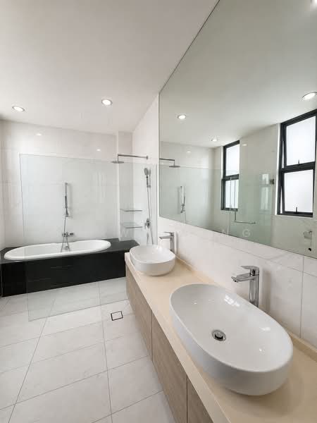 Punggol 24th Ave, Punggol 24th Ave, 6 Bedrooms, 4,692 sqft, Bungalow House For Rent, by Shawn Wang, 500151851 - Bathroom - PropertyGuru.com.sg