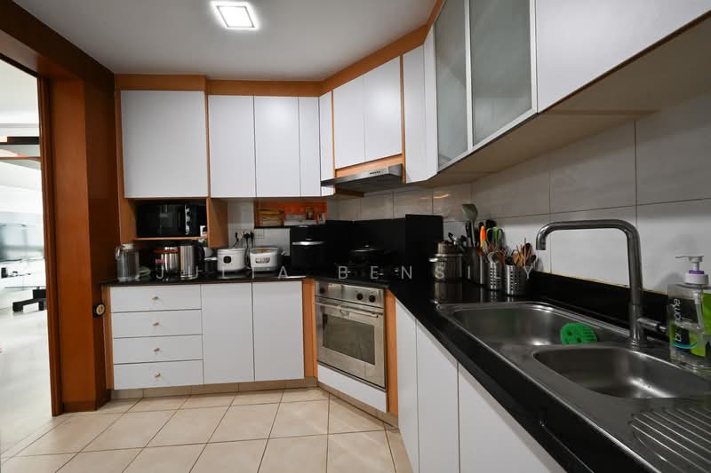 Lilydale, 556 Yishun Ave 6, 3 Bedrooms, 1,238 sqft, Condominium For Sale, by Julia Bensily, 500151864 - Kitchen - PropertyGuru.com.sg