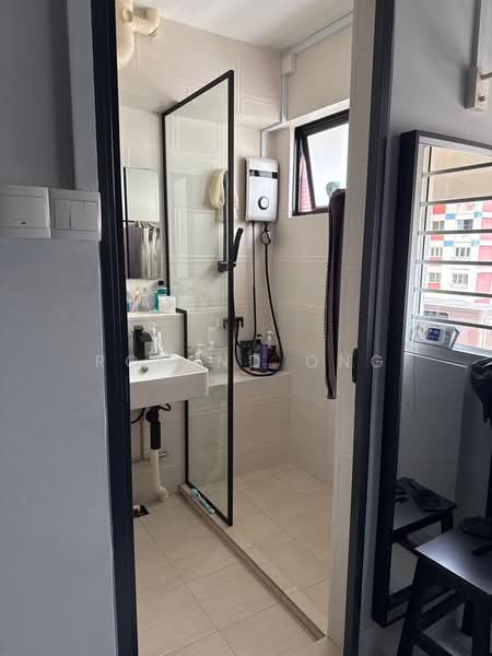 236 Bishan Street 22, 236 Bishan Street 22, 3 Bedrooms, 1,152 sqft, HDB Flat For Sale, by Roland Ong, 500151874 - Bathroom - PropertyGuru.com.sg