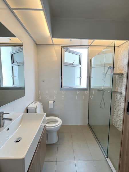228B Punggol Field, 228B Punggol Field, 3 Bedrooms, 1,249 sqft, HDB Flat For Sale, by Xiang Rui Issey Lim, 500151897 - Bathroom - PropertyGuru.com.sg