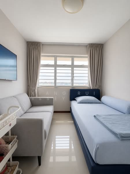 422B Northshore Drive, 422B Northshore Drive, 3 Bedrooms, 1,001 sqft, HDB Flat For Sale, by Xiang Rui Issey Lim, 500151903 - Bedroom - PropertyGuru.com.sg