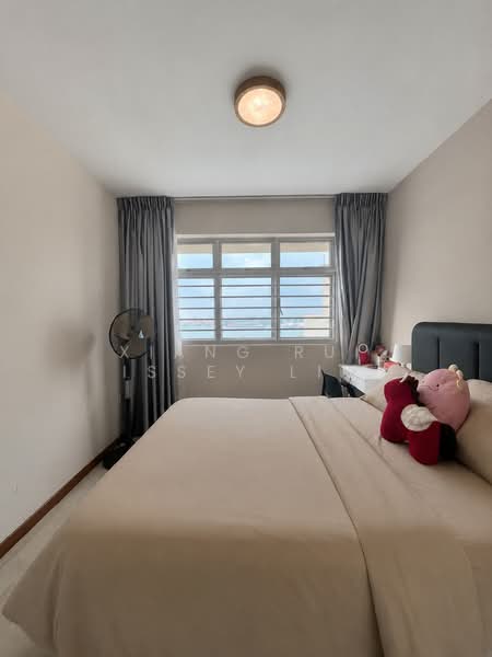422B Northshore Dr, 422B Northshore Dr, 3 Bedrooms, 1,001 sqft, HDB Flat For Sale, by Xiang Rui Issey Lim, 500151903 - Bedroom - PropertyGuru.com.sg