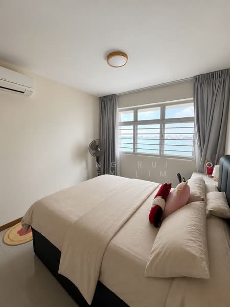 422B Northshore Dr, 422B Northshore Dr, 3 Bedrooms, 1,001 sqft, HDB Flat For Sale, by Xiang Rui Issey Lim, 500151903 - Bedroom - PropertyGuru.com.sg