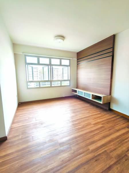 717A Woodlands Drive 70, 717A Woodlands Drive 70, 2 Bedrooms, 764 sqft, HDB Flat For Sale, by Yvonne Tham, 500151911 - Living Room - PropertyGuru.com.sg