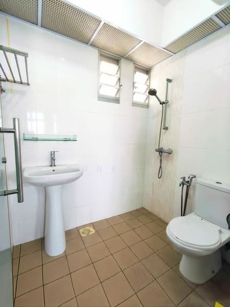717A Woodlands Drive 70, 717A Woodlands Drive 70, 2 Bedrooms, 764 sqft, HDB Flat For Sale, by Yvonne Tham, 500151911 - Bathroom - PropertyGuru.com.sg