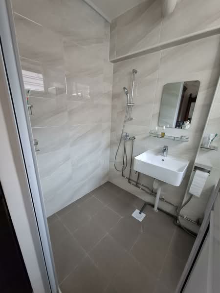 14 Toh Yi Drive, 14 Toh Yi Drive, 4 Bedrooms, 1,356 sqft, HDB Flat For Sale, by Sashi MK, 500151916 - Bathroom - PropertyGuru.com.sg