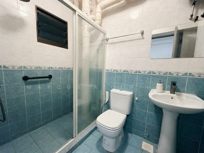 602 Jurong West Street 62, 602 Jurong West Street 62, 3 Bedrooms, 1,238 sqft, HDB Flat For Sale, by Marcus Aiden Low, 500151927 - Bathroom - PropertyGuru.com.sg