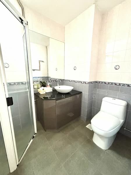 Astoria Park, 34 Lorong Mydin, 2 Bedrooms, 1,001 sqft, Condominium For Sale, by Kevin Yeo, 500151956 - Bathroom - PropertyGuru.com.sg