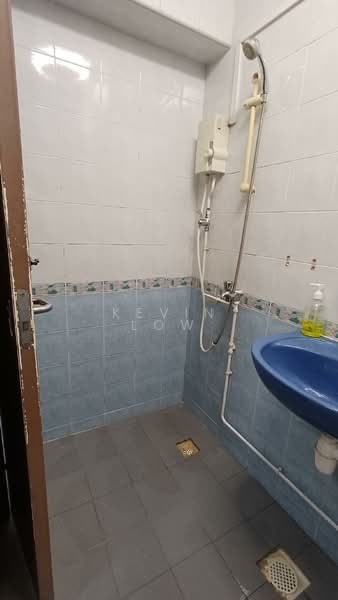 813 Jellicoe Road, 813 Jellicoe Road, Room Rental, 120 sqft, HDB Flat For Rent, by Kevin Low, 500151980 - Bathroom - PropertyGuru.com.sg