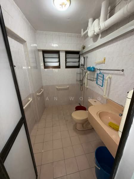 767 Bedok Reservoir View, 767 Bedok Reservoir View, 3 Bedrooms, 1,130 sqft, HDB Flat For Rent, by Ryan Wong, 500151991 - Bathroom - PropertyGuru.com.sg