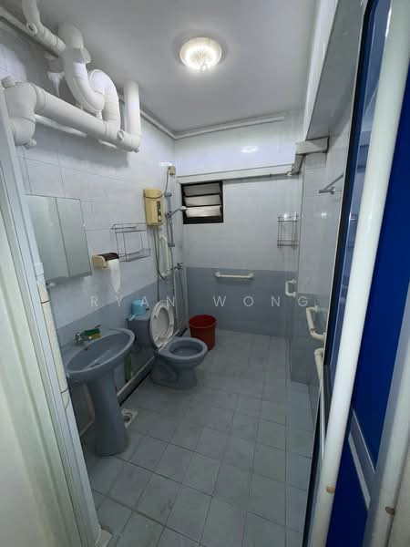 767 Bedok Reservoir View, 767 Bedok Reservoir View, 3 Bedrooms, 1,130 sqft, HDB Flat For Rent, by Ryan Wong, 500151991 - Bathroom - PropertyGuru.com.sg