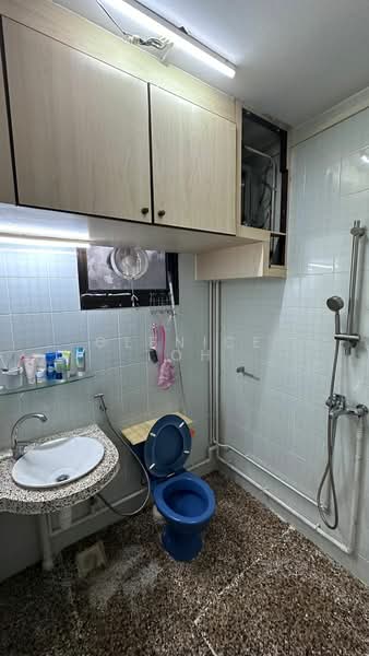 529 Woodlands Drive 14, 529 Woodlands Drive 14, 3 Bedrooms, 1,130 sqft, HDB Flat For Sale, by Glenice Toh, 500151999 - Bathroom - PropertyGuru.com.sg